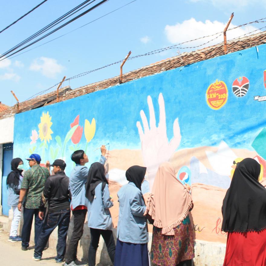 Menjadi Pengingat Akan Kebersihan, Mural Mahasiswa KKN-UPI Dinilai Perdana Masyarakat Desa Sukamenak